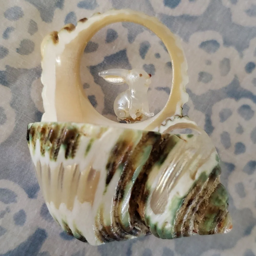 Carved Seashell with Rabbit - Picture 15 of 15